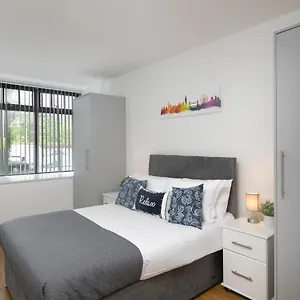 Apartment Skyvillion - Beautiful One Bedroom Near Heathrow Airport, London