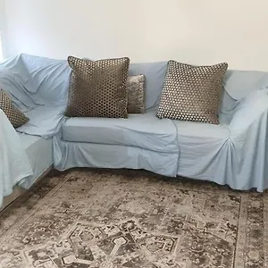 Lovely 2-bedroom, 1 Bathroom Home, Sleeps 4 Apartment London